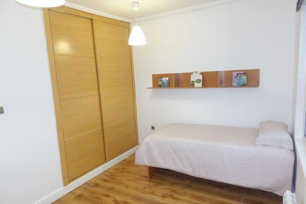 Antolin Yellow Door Ponferrada Bagian luar foto