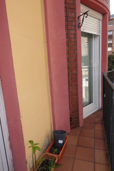Antolin Yellow Door Ponferrada Bagian luar foto
